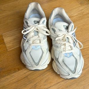 VERY lightly worn New Balance 9060